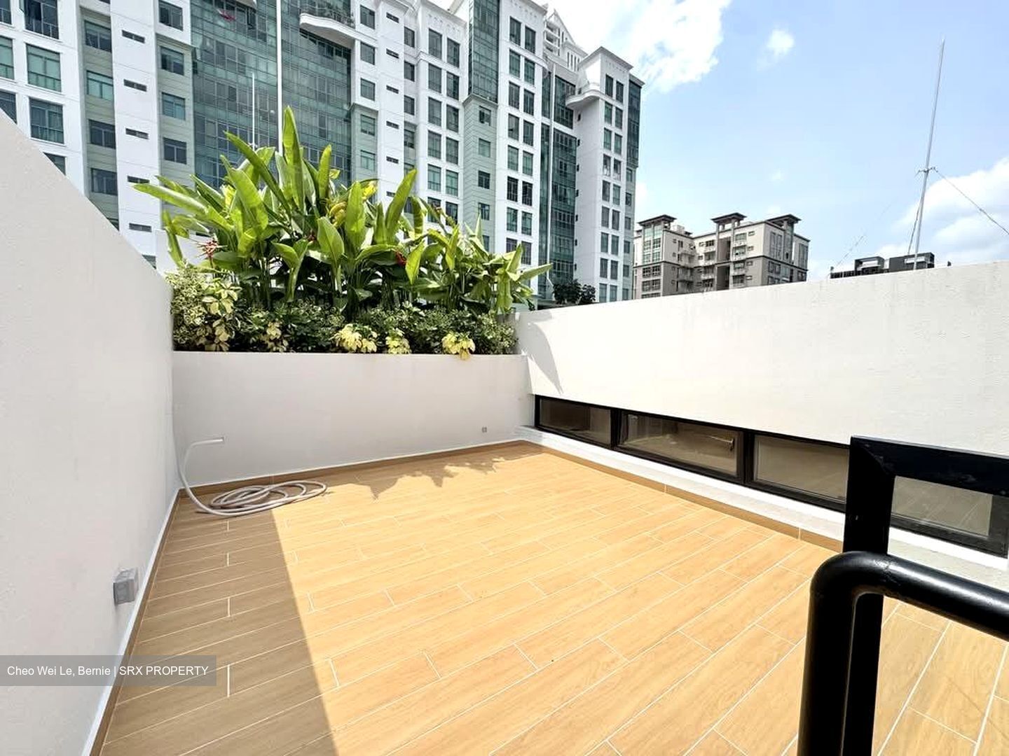 Hillview Avenue (D23), Terrace #599813041